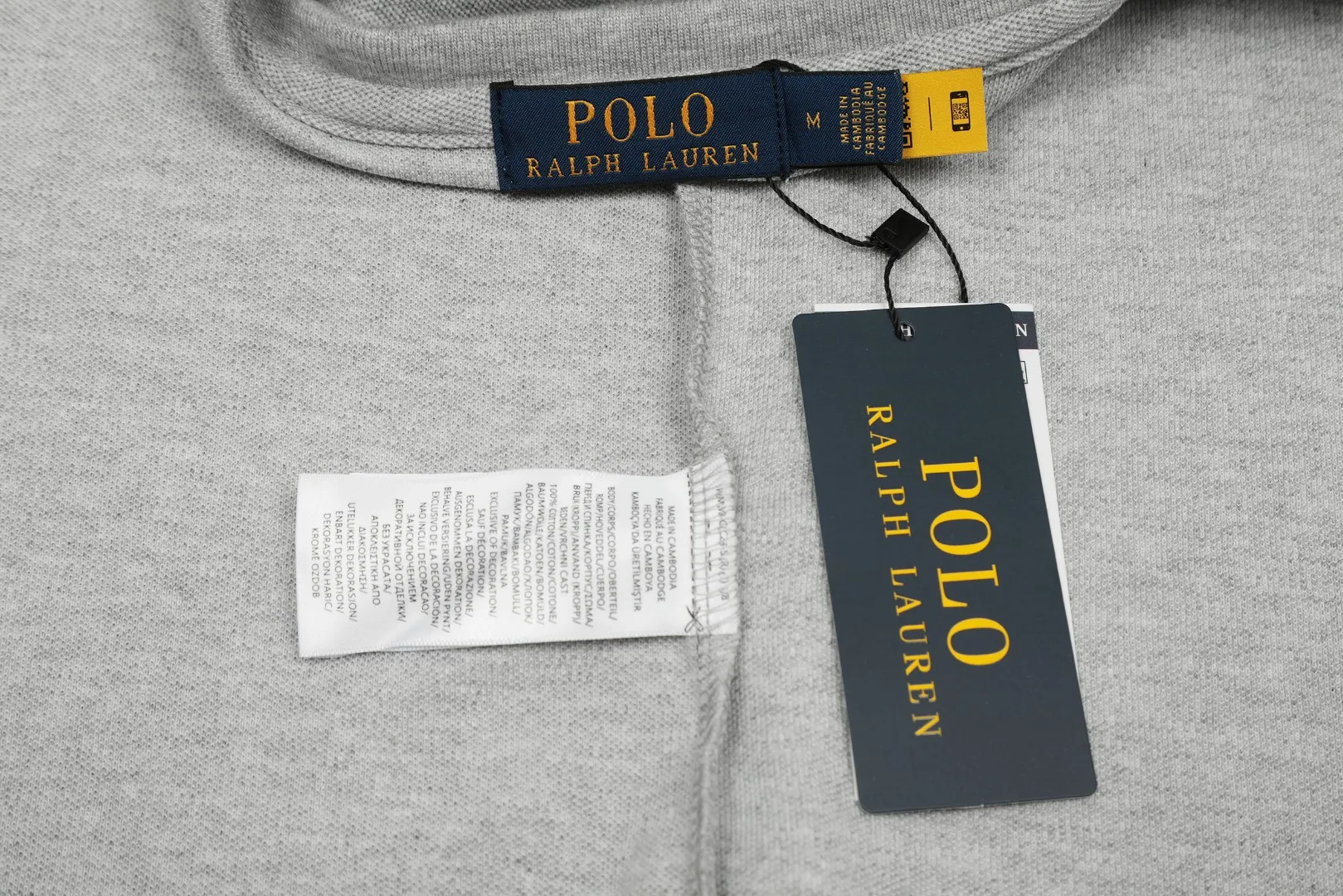 🅿️152 "Top quality" Style number: DS001# (not off the shelves all year round) [Ralph Lauren classic pony embroidered lapel POLO short sleeves] ✅Ralph Lauren Ralph Lauren classic basic versatile POLO short sleeves ✅Main supply platform live broadcast Wholesale entities will be replenished when out of stock Not removed from the shelves ✅ZP quality 1:1 version Scan the code to enter the GF website Z cabinet quality ✅Detailed quality The only one in Guangzhou Imported pique fabrics Mainly high-end, cost-effective and good quality. Needless to say, the version is restored to the original version. The maximum size can be worn up to 210 pounds. Loose, comfortable and stress-free. ✅Wear for work and life. Suitable for various occasions. A must-have recommendation for couples. Size: